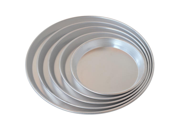 Round moulds made of aluminium for cake and pizza