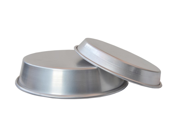 Round moulds made of aluminium for cake and pizza