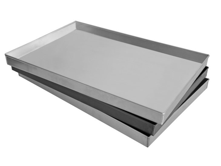 Flat tray with straight edges