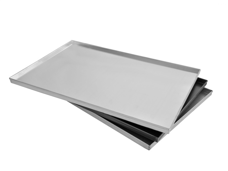 Flat tray with straight edges